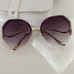 New Unisex sunglasses in dark gray with shade off light gray